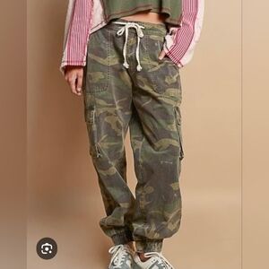 NWOT POL Camouflage Print Denim Cargo Pants | Size Small
